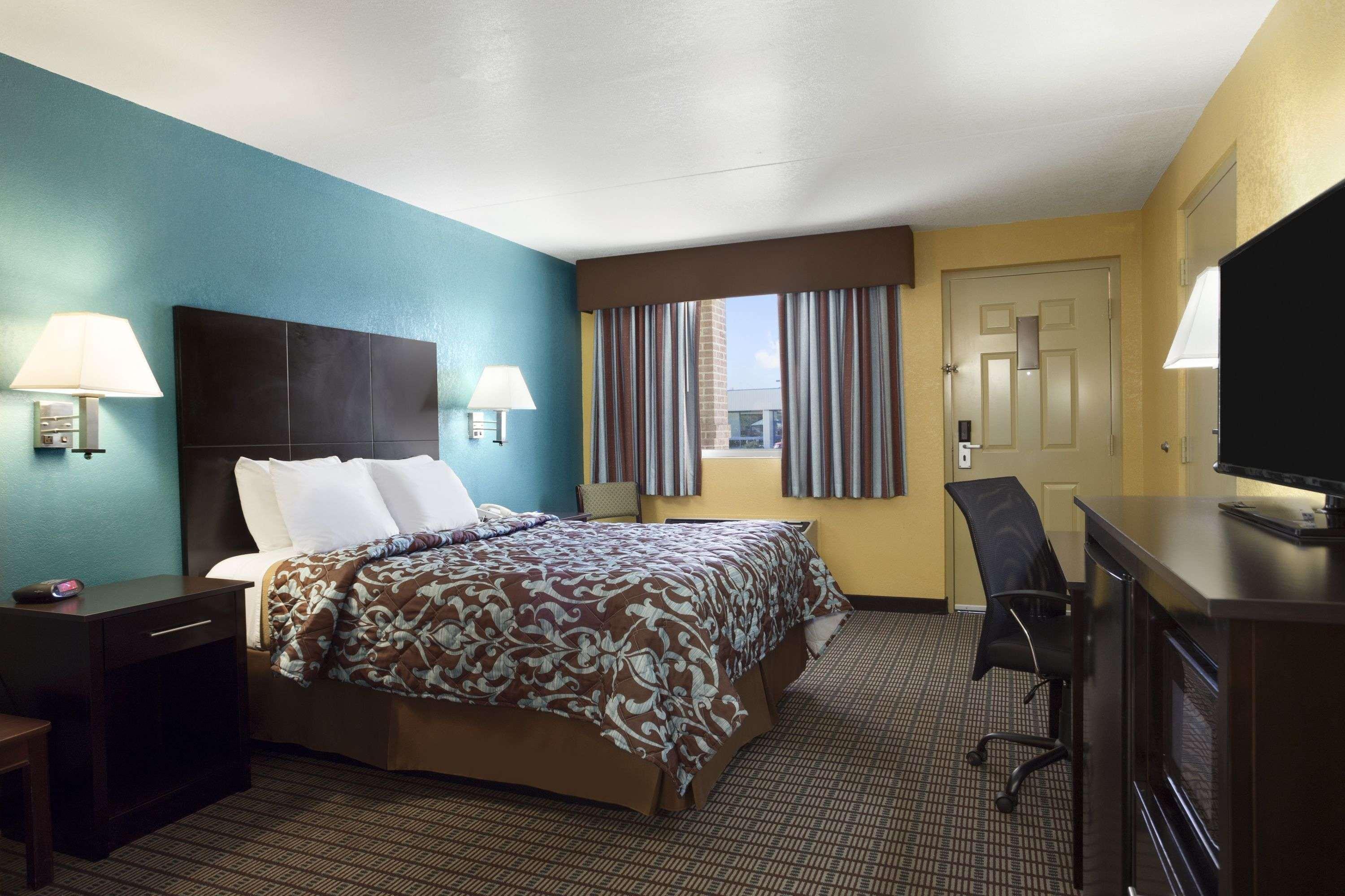 Days Inn By Wyndham Conway Exteriör bild