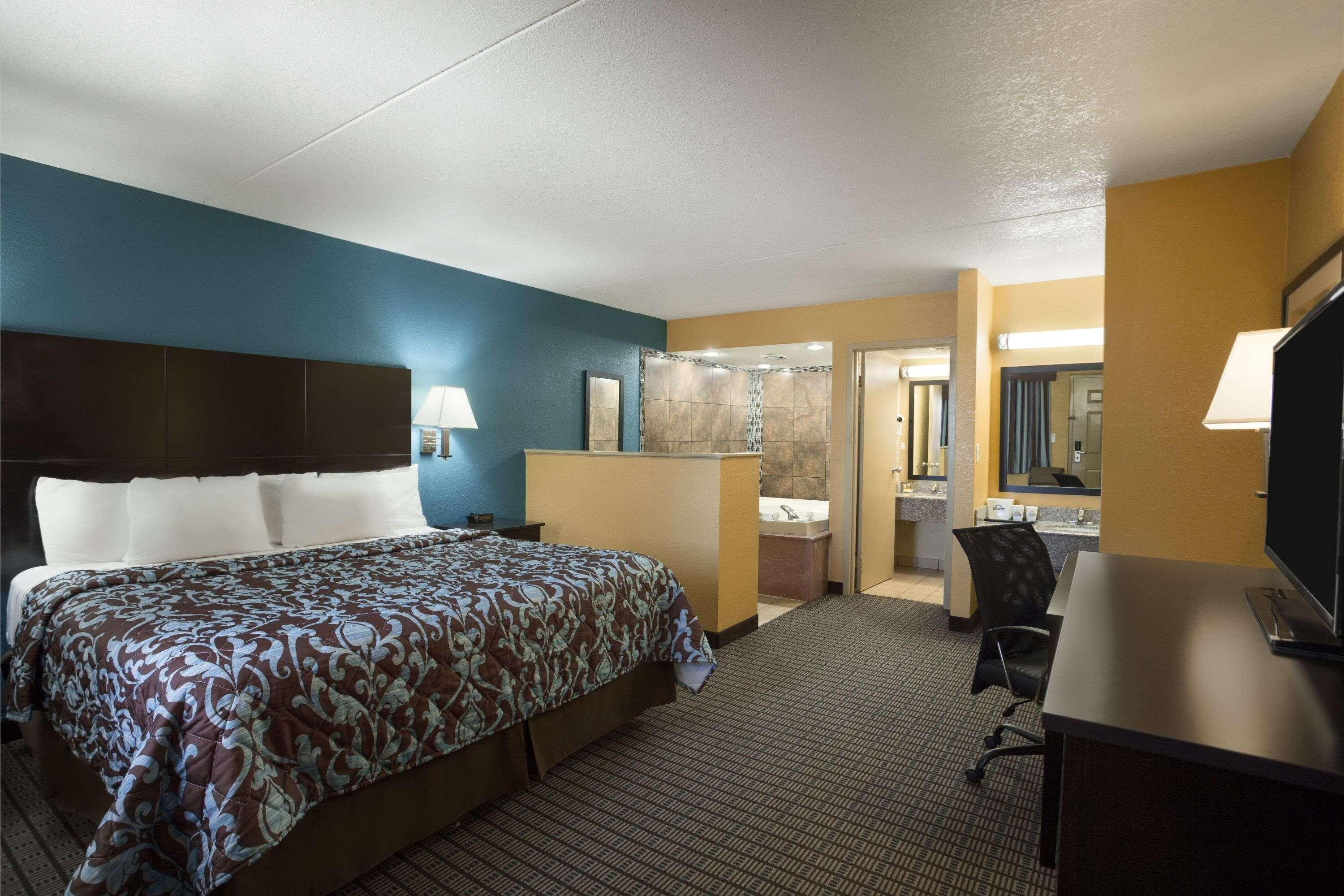 Days Inn By Wyndham Conway Exteriör bild