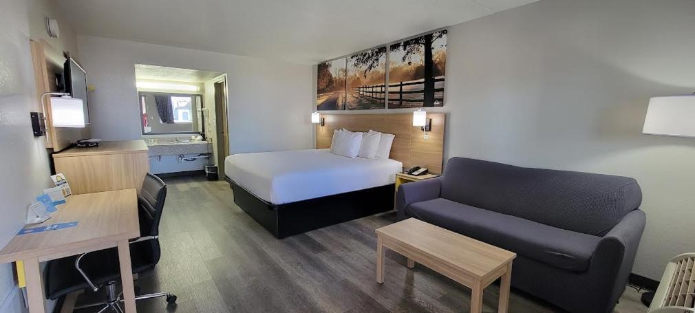 Days Inn By Wyndham Conway Exteriör bild