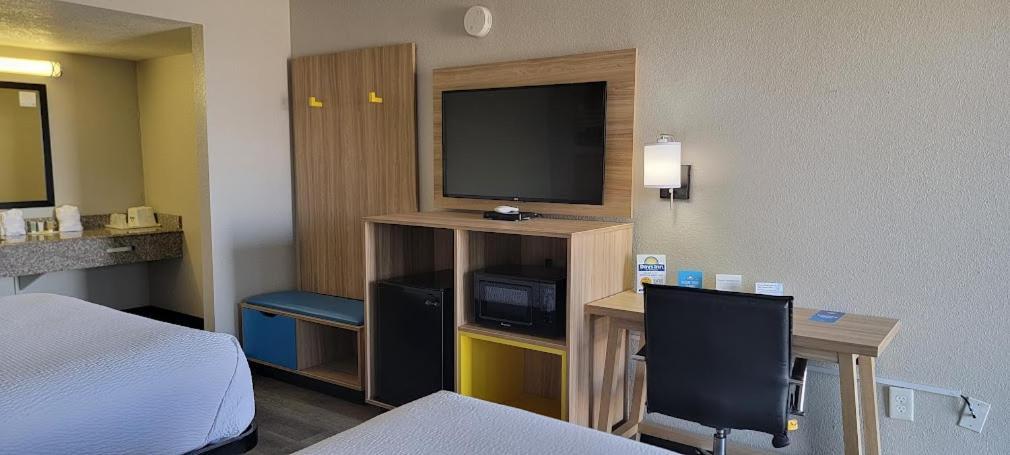 Days Inn By Wyndham Conway Exteriör bild