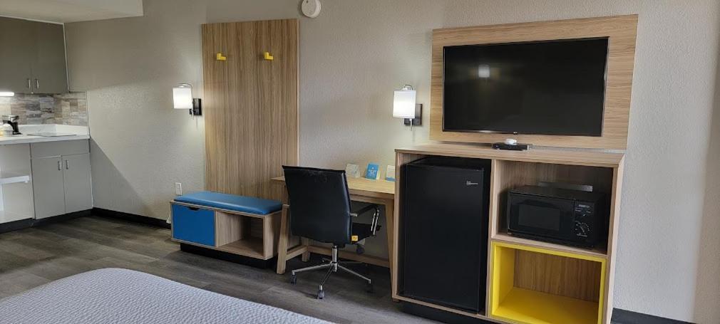 Days Inn By Wyndham Conway Exteriör bild
