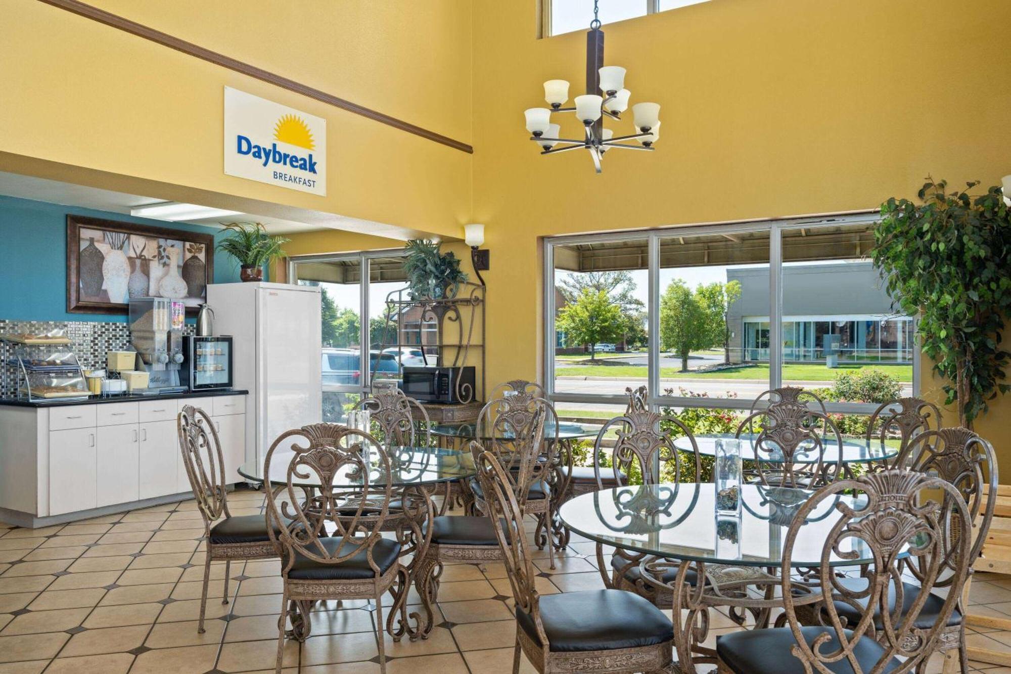 Days Inn By Wyndham Conway Exteriör bild