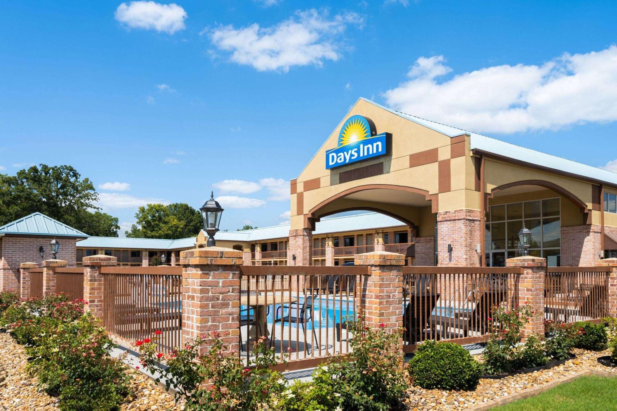 Days Inn By Wyndham Conway Exteriör bild