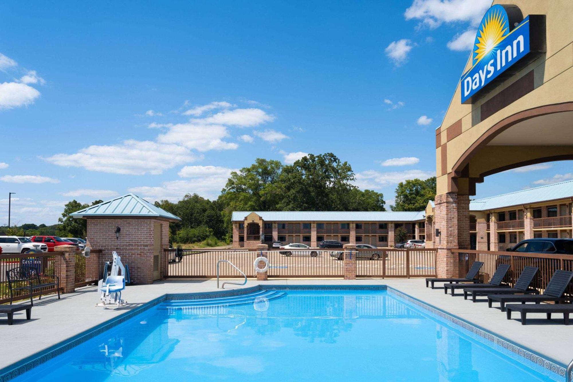 Days Inn By Wyndham Conway Exteriör bild