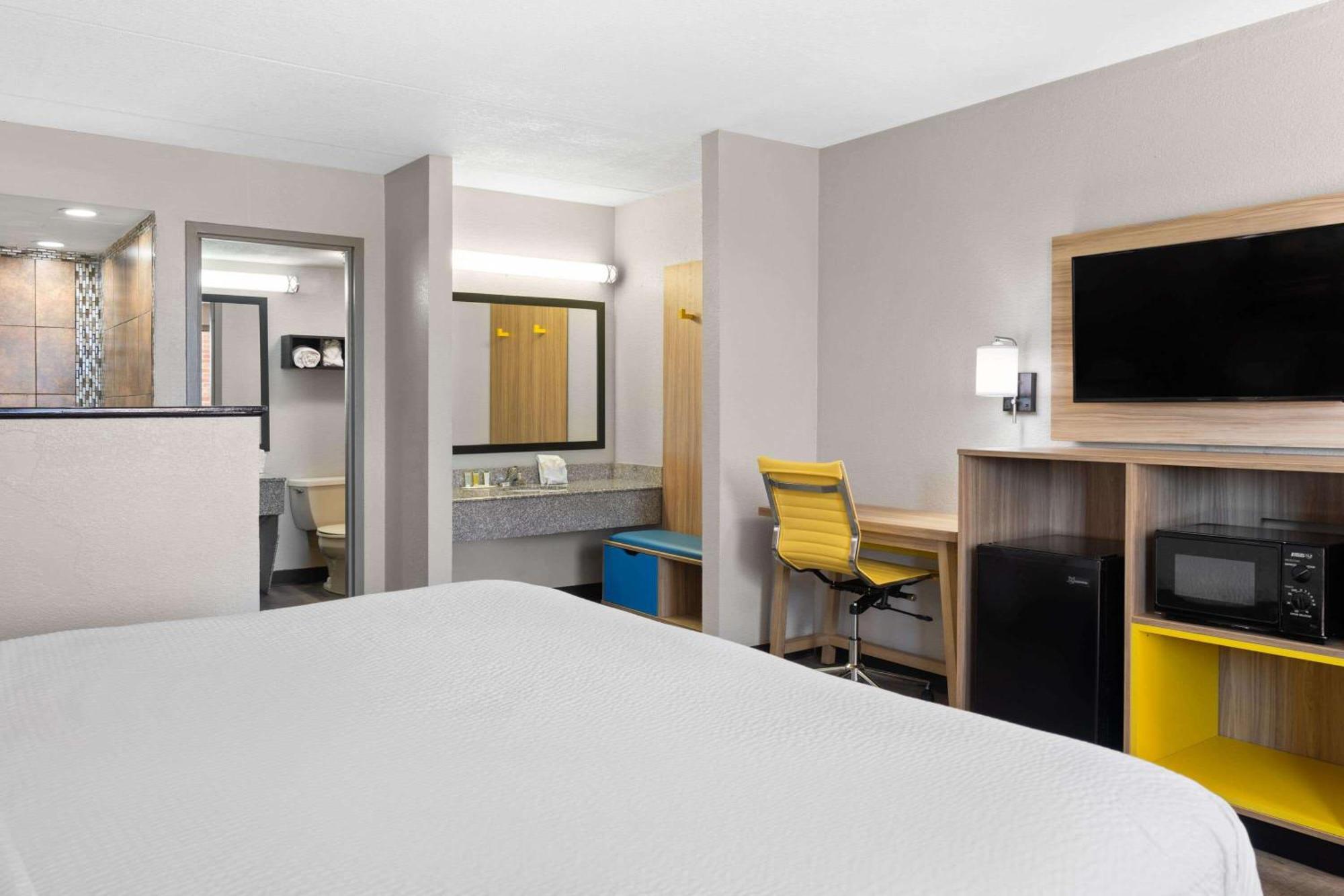 Days Inn By Wyndham Conway Exteriör bild