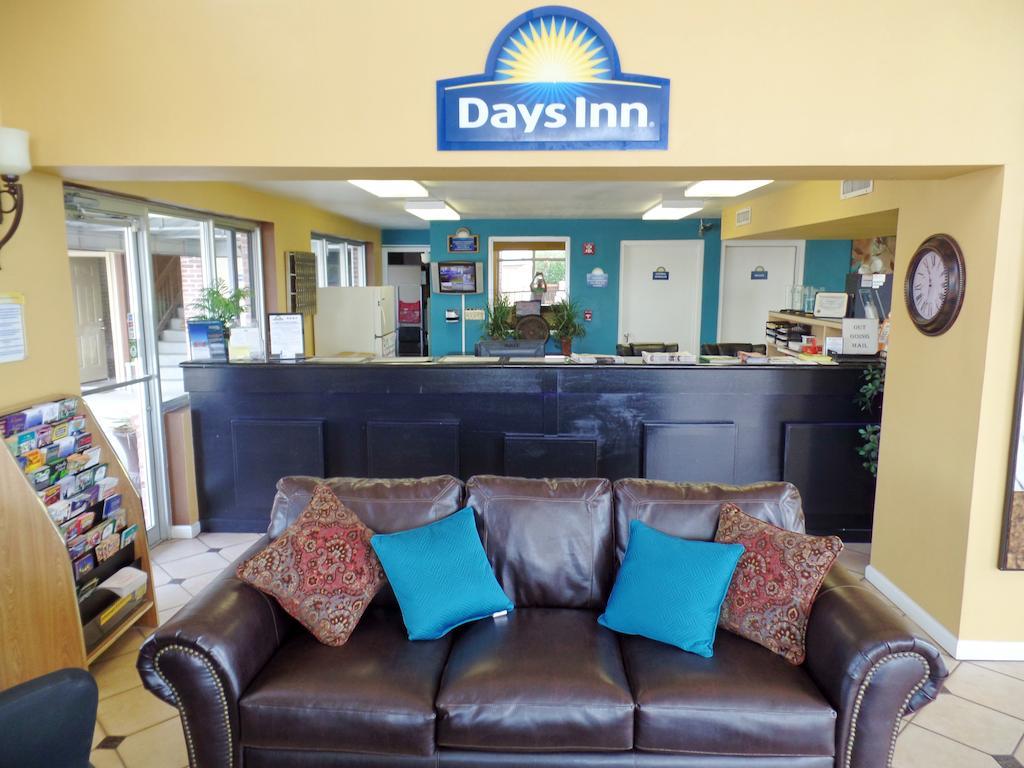 Days Inn By Wyndham Conway Exteriör bild