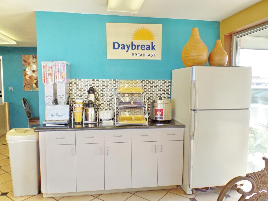 Days Inn By Wyndham Conway Exteriör bild