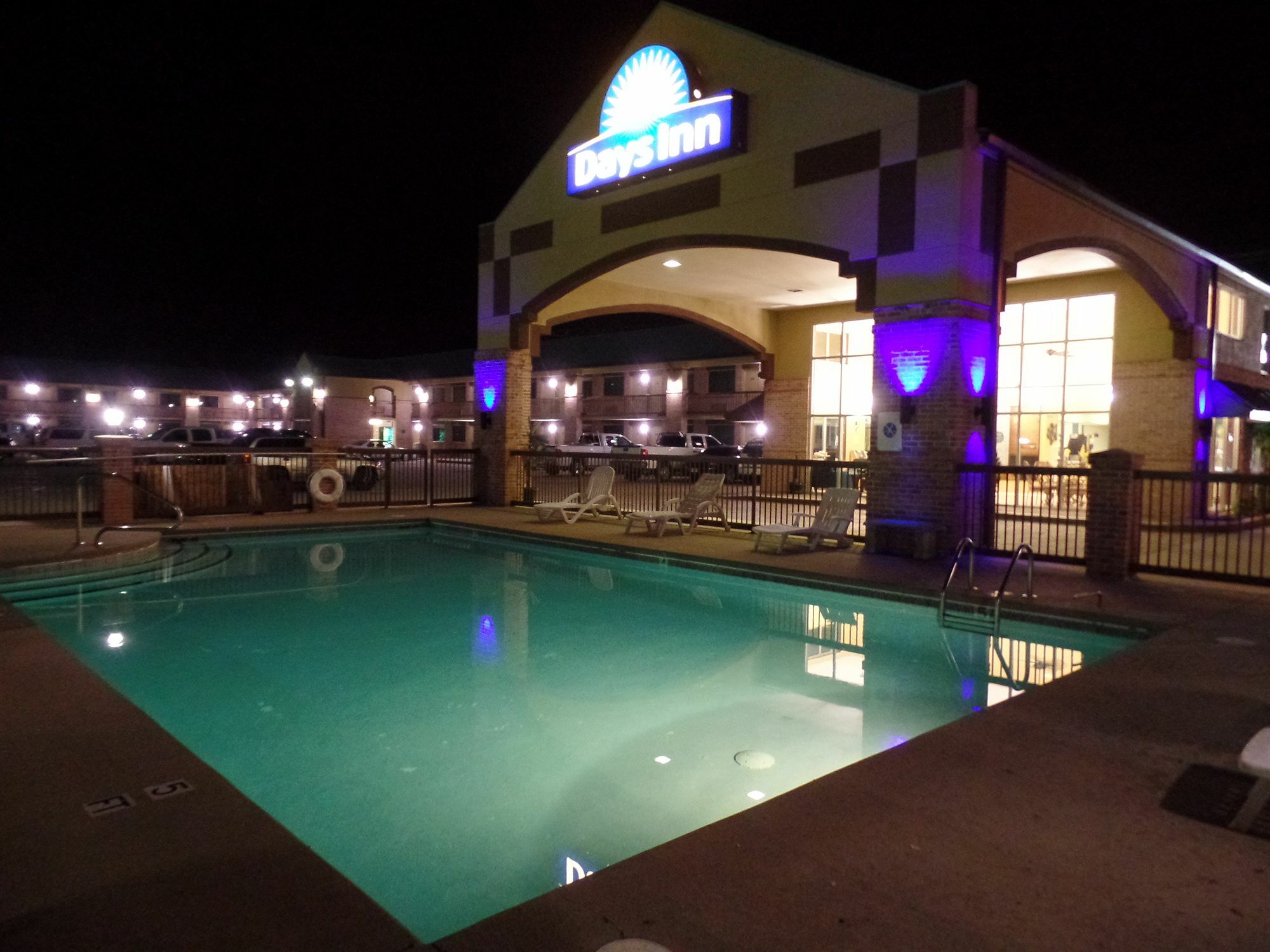 Days Inn By Wyndham Conway Exteriör bild